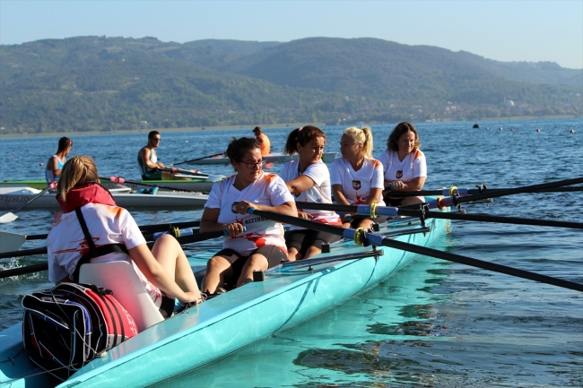 Kürek sporu yapan kızından etkilendi, kulübün lisanslı sporcusu oldu